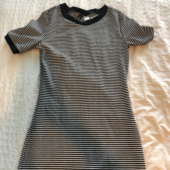 H&M Dresses & Skirts - Black & white striped H&M dress
